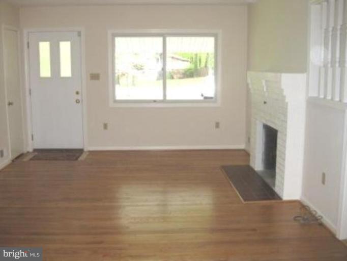 221 Old Magothy Bridge Road Pasadena, MD 21122 - Photo 2 of 12 Living Room