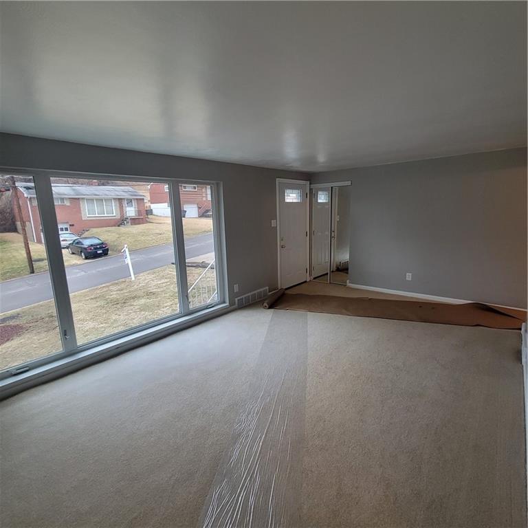 470 Spring Valley Road West Mifflin, PA 15122 - Photo 3 of 28 Gallery Image 3