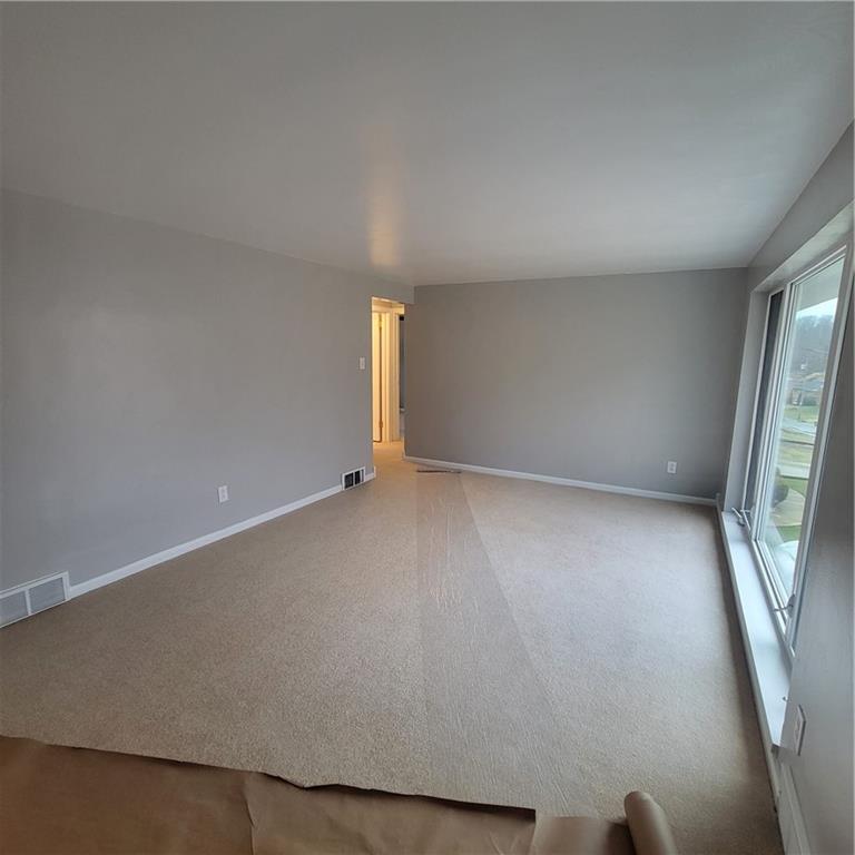 470 Spring Valley Road West Mifflin, PA 15122 - Photo 4 of 28 Gallery Image 4