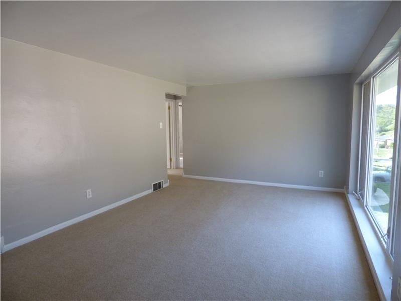 470 Spring Valley Road West Mifflin, PA 15122 - Photo 6 of 28 Gallery Image 6