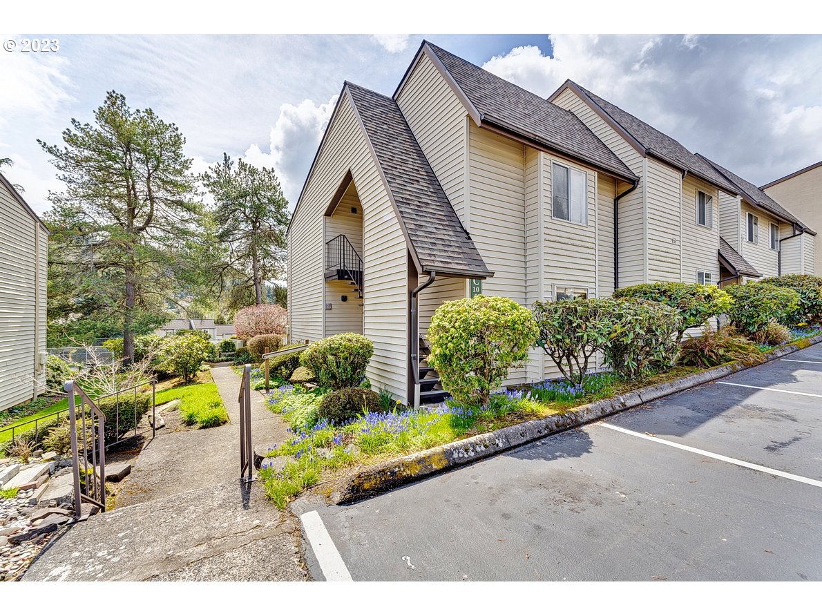 200 Southwest Florence Avenue, Unit C9 Gresham, OR 97080 - Photo 1 of 32 a front view of a house with a yard