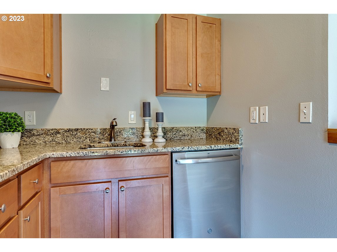 200 Southwest Florence Avenue, Unit C9 Gresham, OR 97080 - Photo 14 of 32 a kitchen with stainless steel appliances granite countertop a sink stove and cabinets