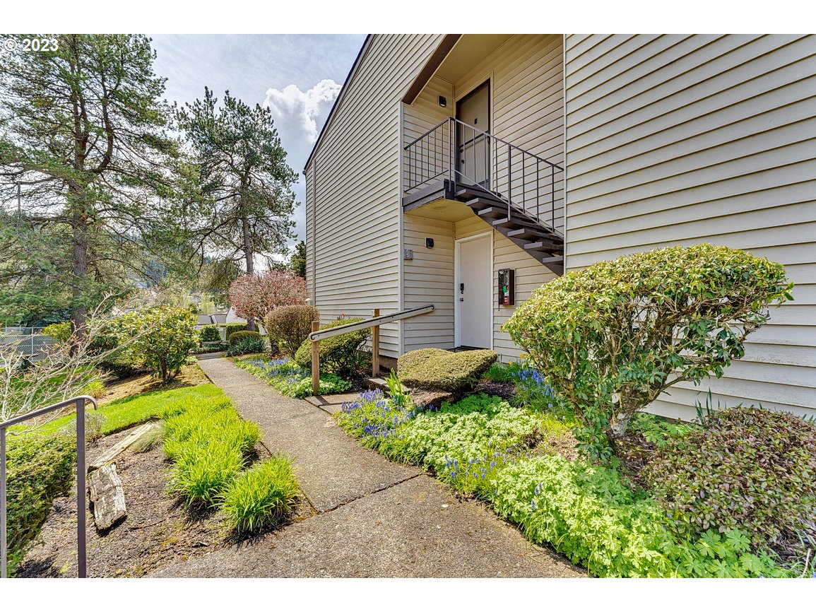200 Southwest Florence Avenue, Unit C9 Gresham, OR 97080 - Photo 2 of 32 a front view of a house with a yard