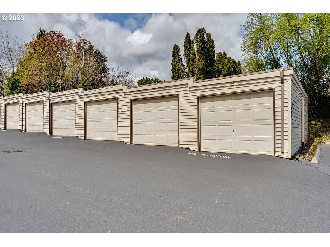200 Southwest Florence Avenue, Unit C9 Gresham, OR 97080 - Photo 27 of 32 a view of a garage