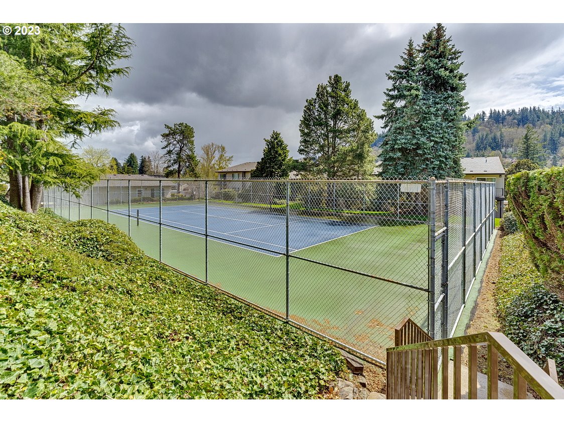 200 Southwest Florence Avenue, Unit C9 Gresham, OR 97080 - Photo 28 of 32 a view of a backyard