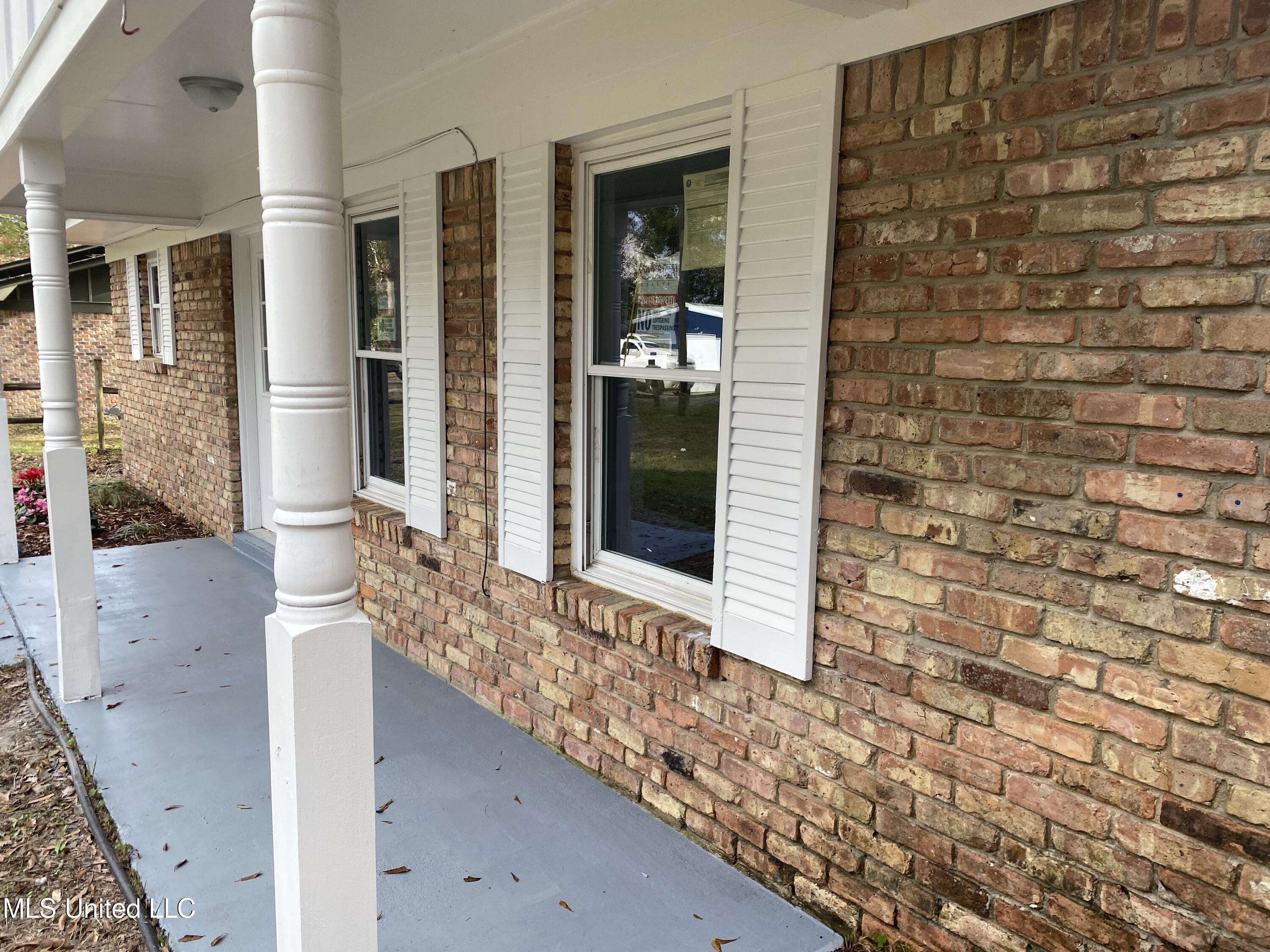 809 Roys Road Gautier, MS 39553 - Photo 5 of 18 6385D2C2-5E78-4D4B-BB9A-1D6521C5E561