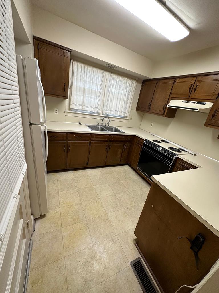 1235 Lockwood Avenue Columbus, GA 31906 - Photo 6 of 11 a kitchen with a sink and cabinets