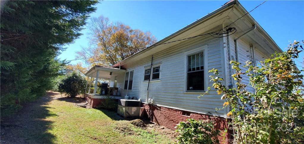 2251 Boheler Road Clover, SC 29710 - Photo 22 of 29 a backyard of a house with seating space