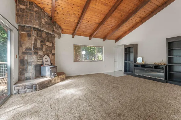 a view of livingroom with furniture