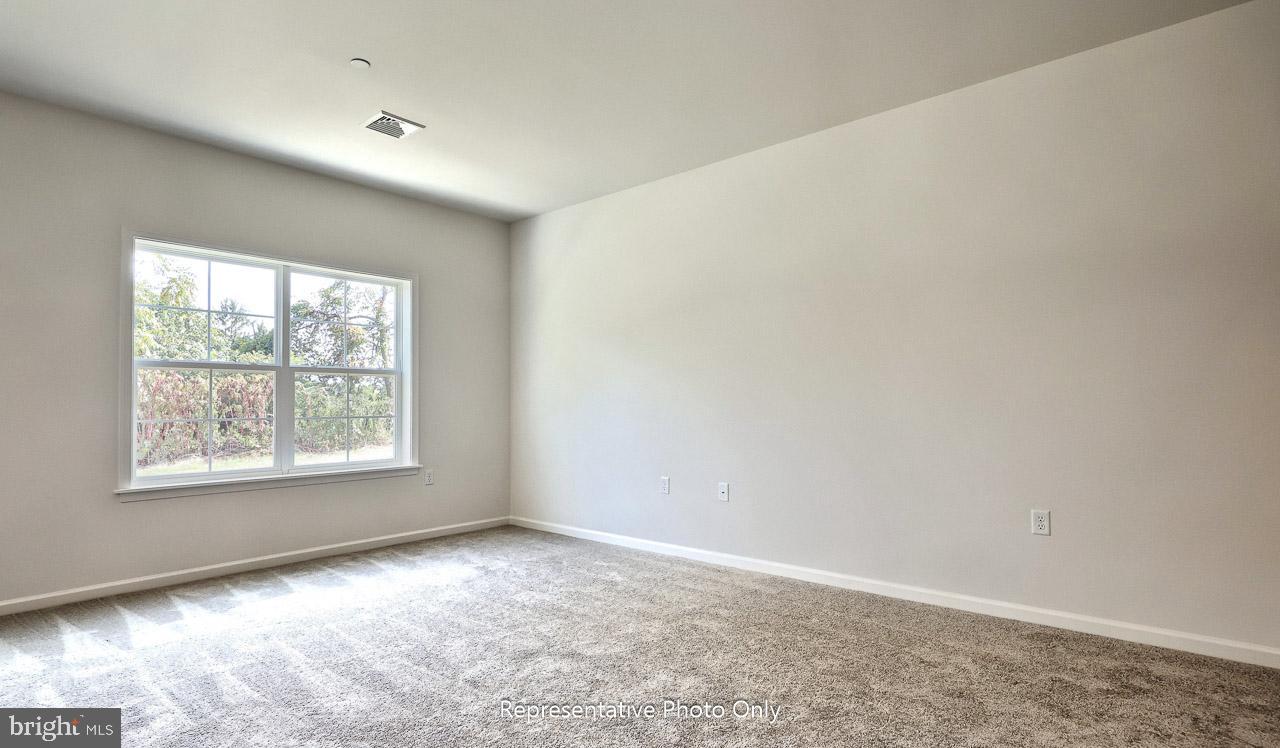 7855 Oakbrook Drive Harrisburg, PA 17112 - Photo 19 of 22 an empty room with a window