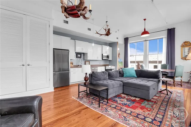 $2,600 | 101 Barnard Street, Unit 302, Savannah, GA 31401