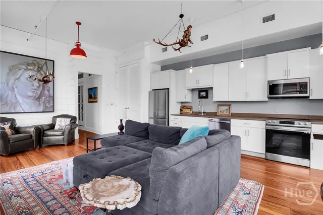 $2,600 | 101 Barnard Street, Unit 302, Savannah, GA 31401