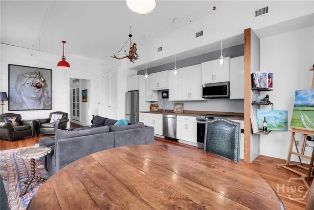 $2,600 | 101 Barnard Street, Unit 302, Savannah, GA 31401