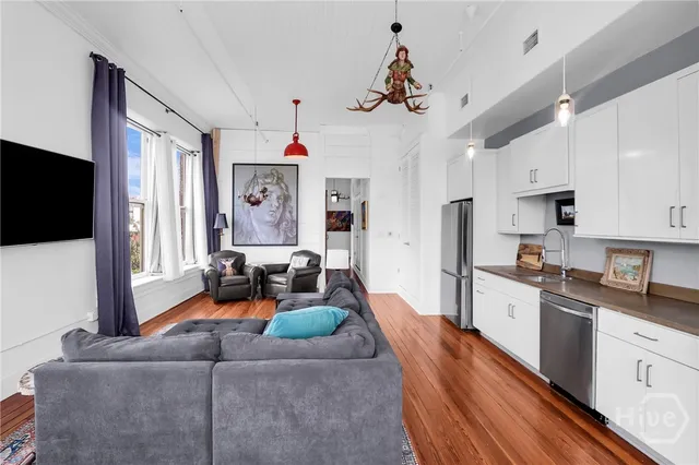 $2,600 | 101 Barnard Street, Unit 302, Savannah, GA 31401