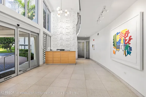 a view of livingroom with furniture
