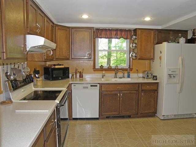 1181 Ravens Ridge Circle Boone, NC 28607 - Photo 4 of 33 Gallery Image 4