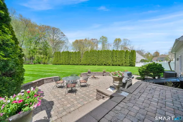 $710,000 | 75 Spinners Run, South Windsor, CT 06074