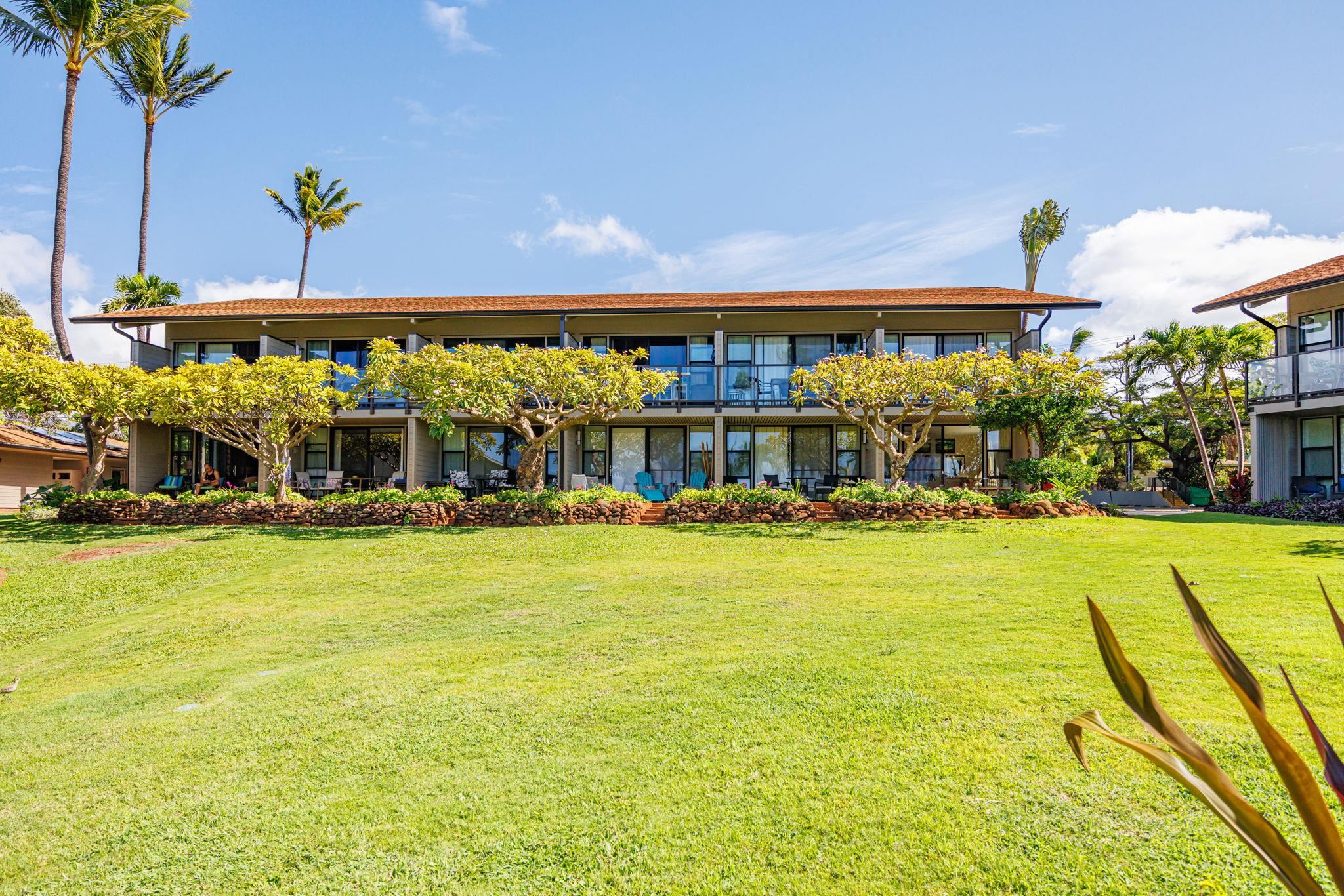 4057 Lower Honoapiilani Road, Unit 116 Lahaina, HI 96761 - Photo 34 of 38 a front view of building with an ocean view