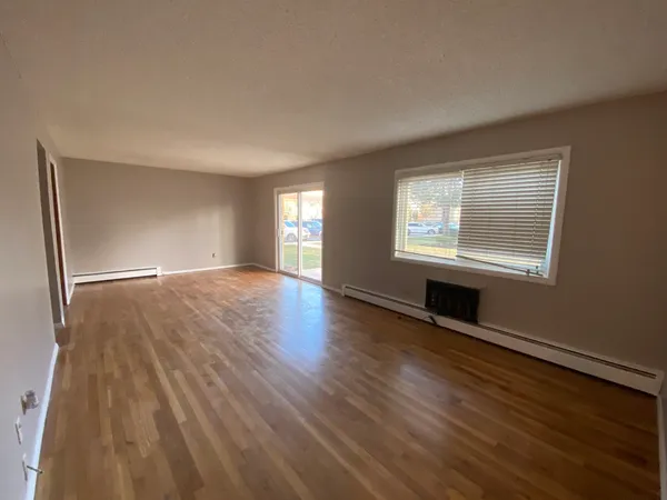 $1,700 | 8994 Kennedy Drive, Unit 1B, Des Plaines, IL 60016