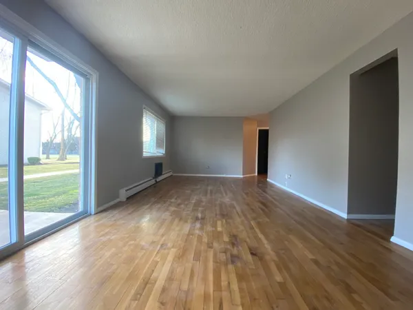 $1,700 | 8994 Kennedy Drive, Unit 1B, Des Plaines, IL 60016