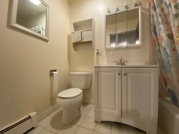 $1,700 | 8994 Kennedy Drive, Unit 1B, Des Plaines, IL 60016