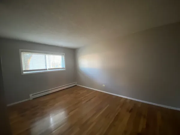 $1,700 | 8994 Kennedy Drive, Unit 1B, Des Plaines, IL 60016