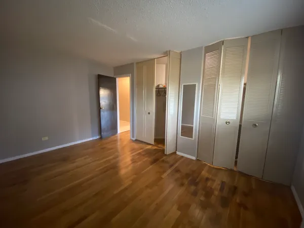 $1,700 | 8994 Kennedy Drive, Unit 1B, Des Plaines, IL 60016