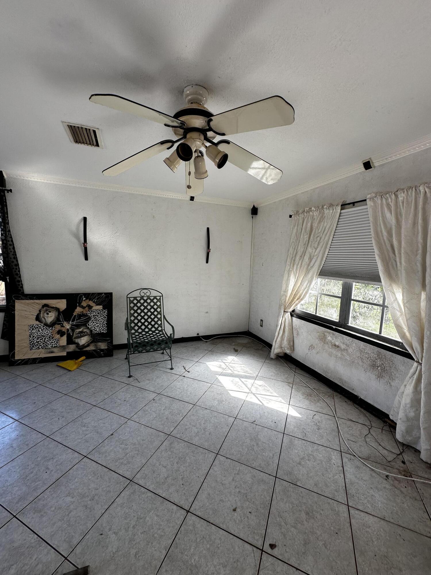 3931 Kewanee Road Lantana, FL 33462 - Photo 5 of 16 IMG_9566