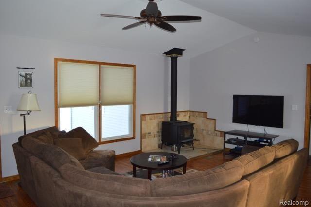 1943 Cove Road Goodells, MI 48027 - Photo 9 of 22 DSC_0659.jpg