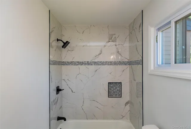 $428,900 | 35 Bayberry Circle, Fishkill, NY 12524