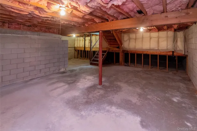 $428,900 | 35 Bayberry Circle, Fishkill, NY 12524