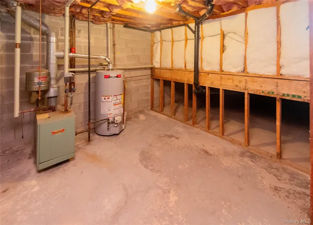 $428,900 | 35 Bayberry Circle, Fishkill, NY 12524