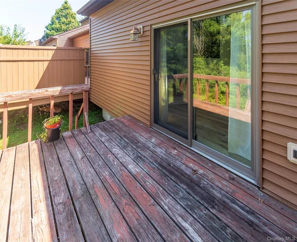 $428,900 | 35 Bayberry Circle, Fishkill, NY 12524