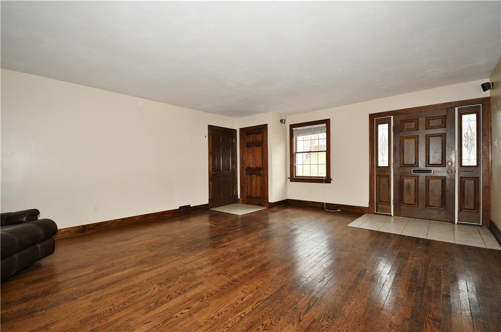 231 East Elmhurst Road Pittsburgh, PA 15220 - Photo 3 of 17 Gallery Image 3