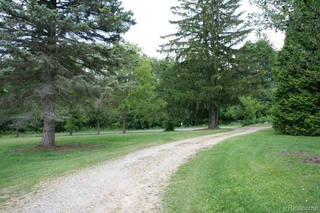 5600 7 Mile Road South Lyon, MI 48178 - Photo 48 of 51 Winding driveway!