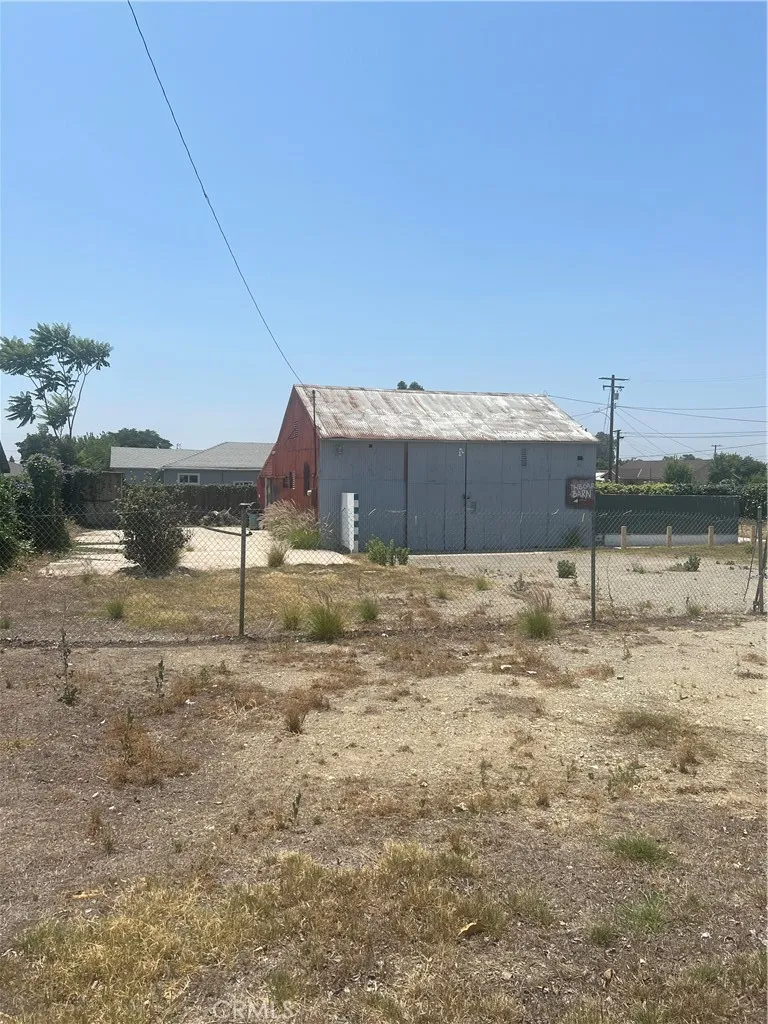 18013 Arrow Fontana, CA 92335 - Photo 2 of 2 a view of a outdoor space