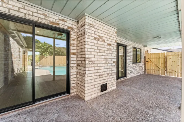 a view of livingroom with an outdoor space