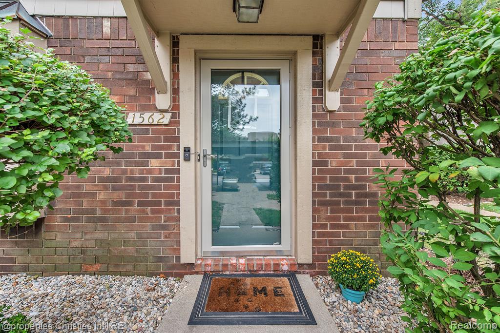 1562 Streamwood Court Rochester Hills, MI 48307 - Photo 10 of 26