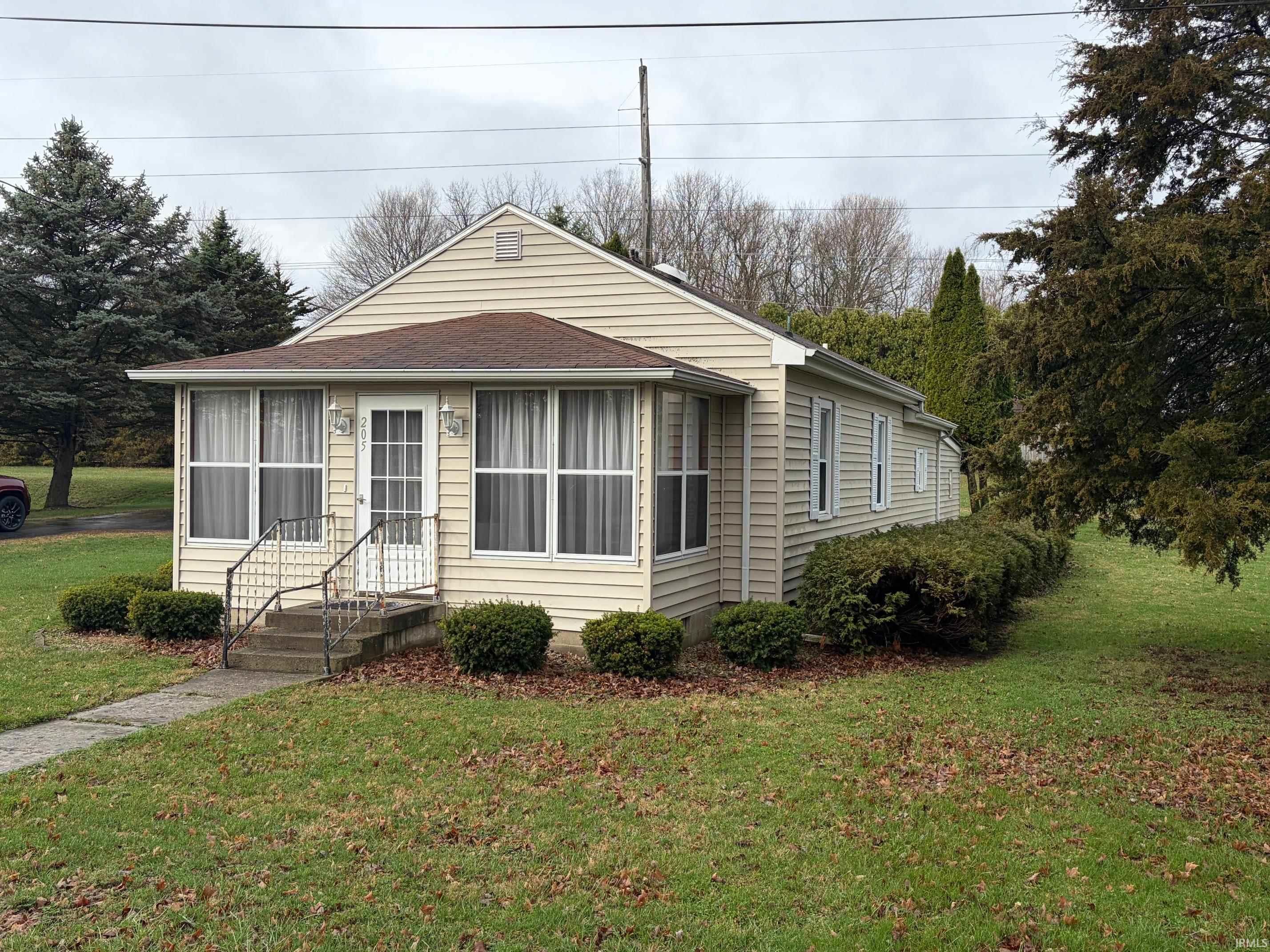 205 Maple Street Mount Summit, IN 47362 - Photo 11 of 13