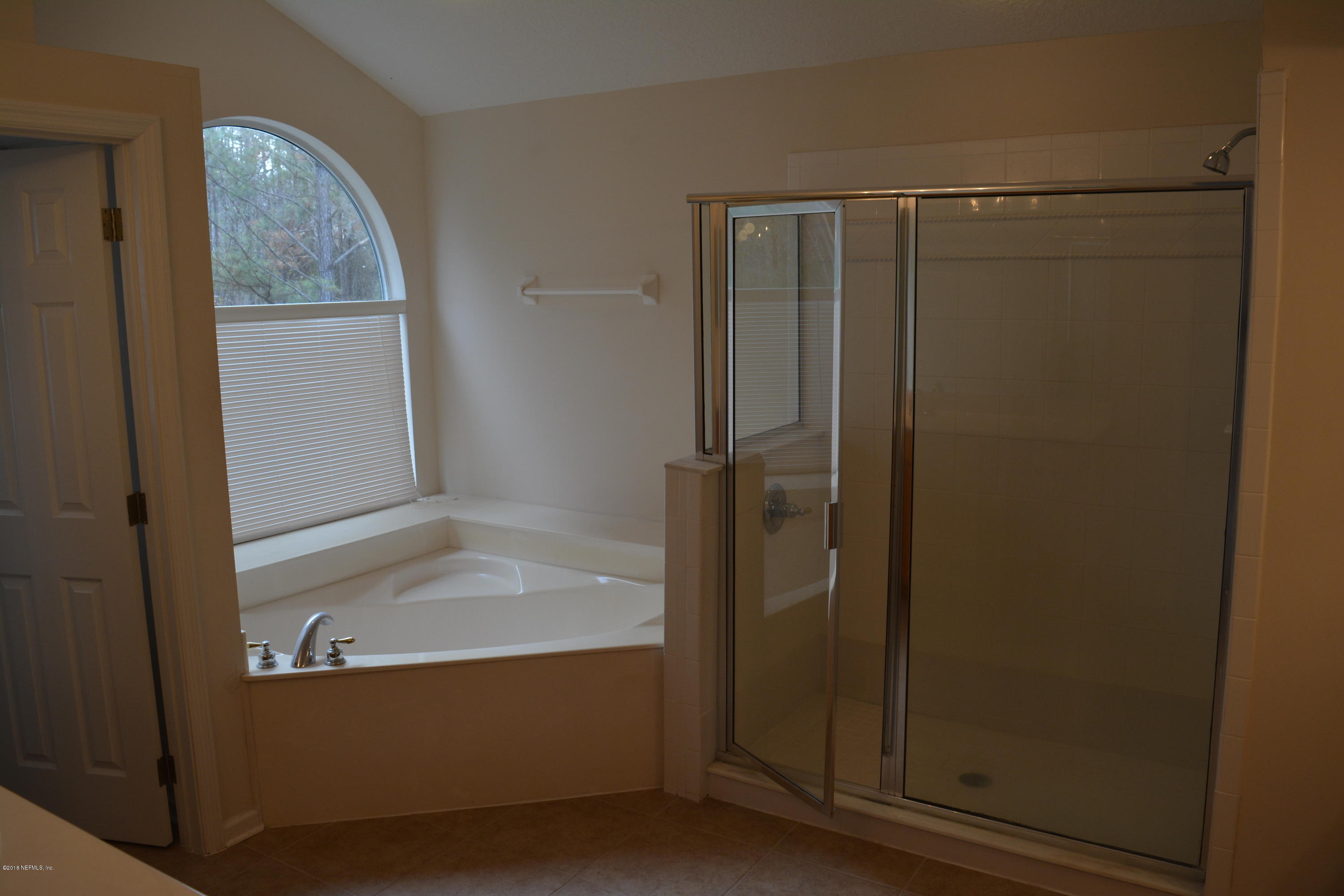 10142 Sandler Road Jacksonville, FL 32222 - Photo 24 of 33 a bathroom with a bathtub