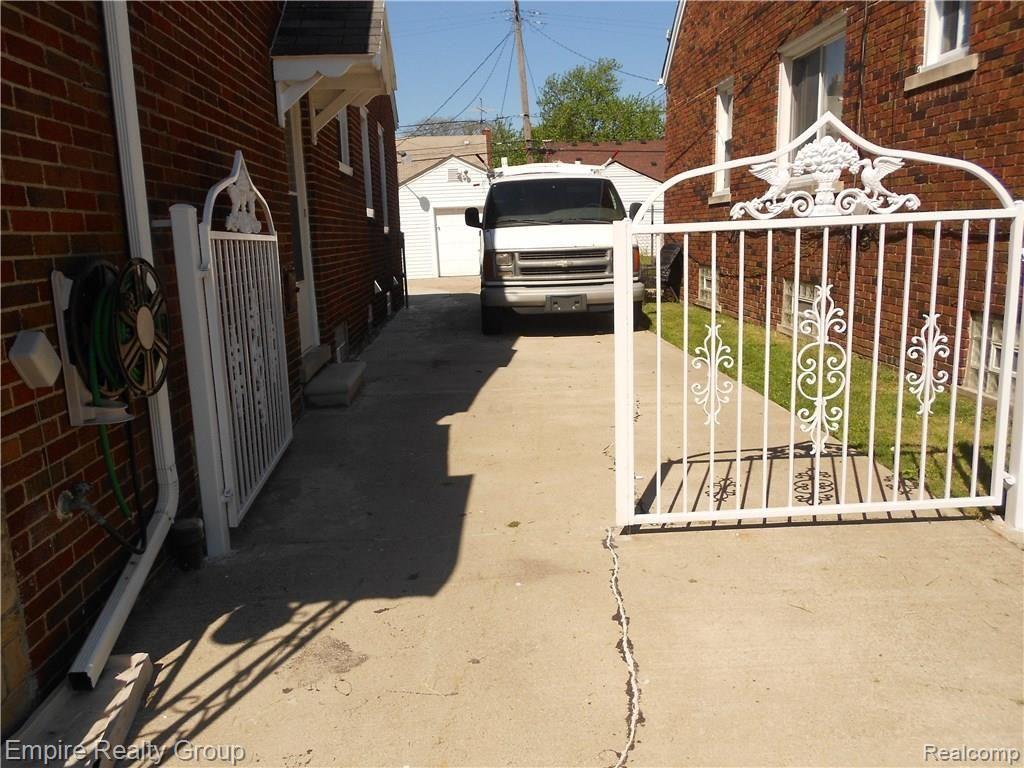 7733 Miller Road Dearborn, MI 48126 - Photo 5 of 45 7733 MILLER 005.JPG