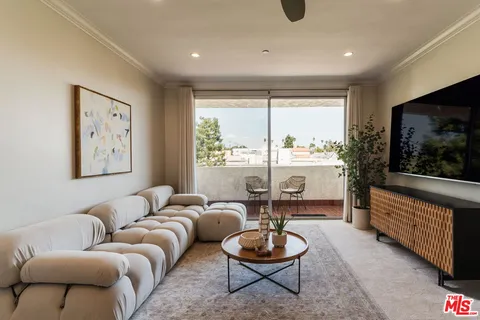 $899,000 | 125 Montana Avenue, Unit 404, Santa Monica, CA 90403