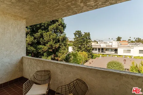 $899,000 | 125 Montana Avenue, Unit 404, Santa Monica, CA 90403