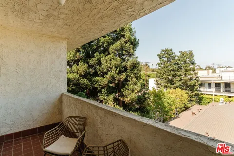 $899,000 | 125 Montana Avenue, Unit 404, Santa Monica, CA 90403