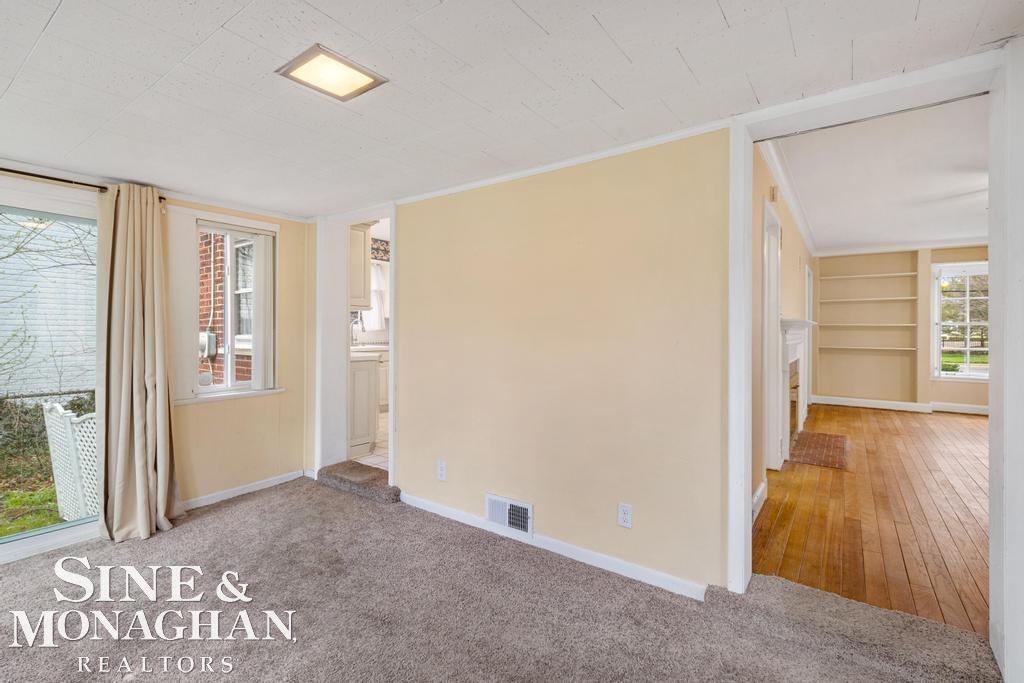 365 Moross Road Grosse Pointe, MI 48236 - Photo 11 of 34 50138742-ca17b2f3-e4af-4834-90b3-f522ef2b39ce.JPG