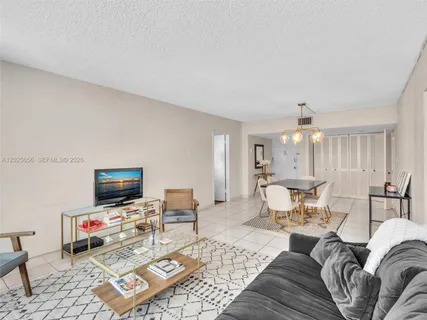 $570,000 | 5401 Collins Avenue, Unit 107, Miami Beach, FL 33140