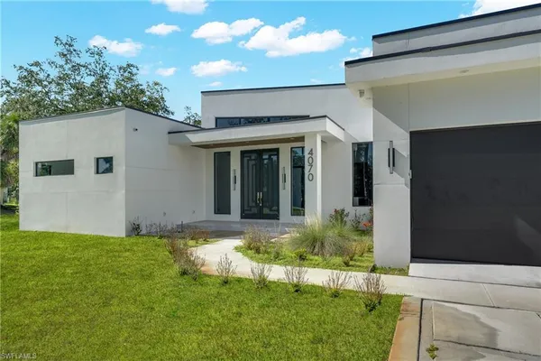 $999,999 | 4070 24th Avenue Southeast, Naples, FL 34117