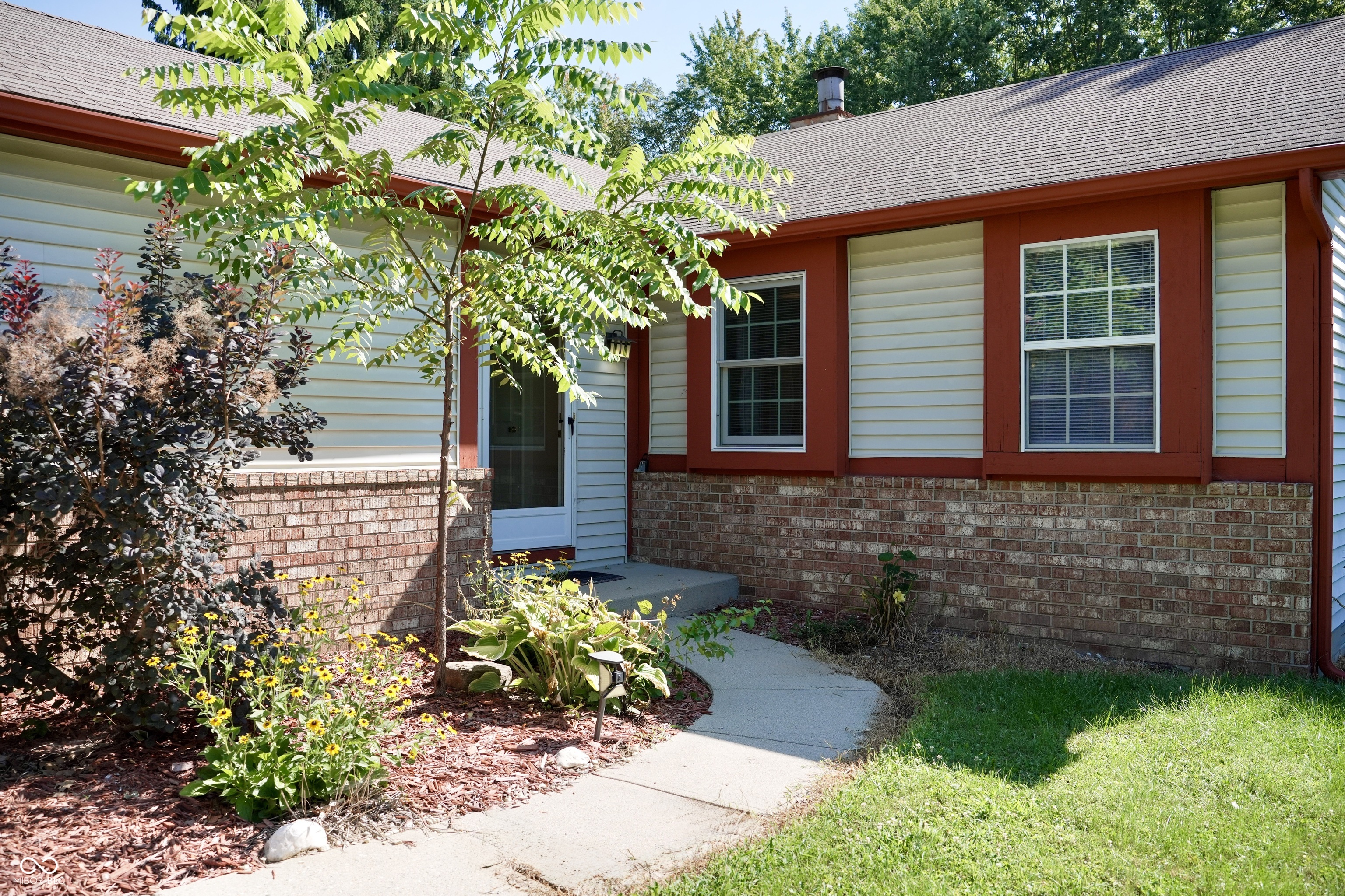 9143 Warwick Road Indianapolis, IN 46240 - Photo 5 of 48