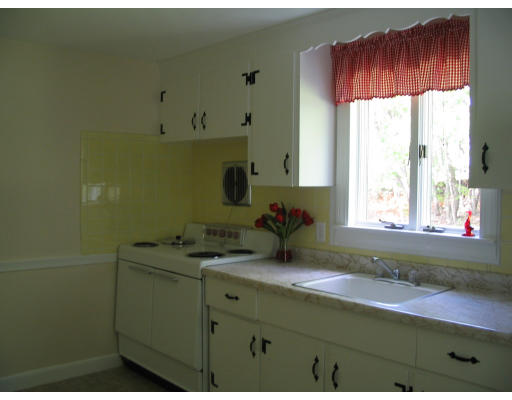 16 Innitou Road Woburn, MA 01801 - Photo 4 of 7 Gallery Image 4