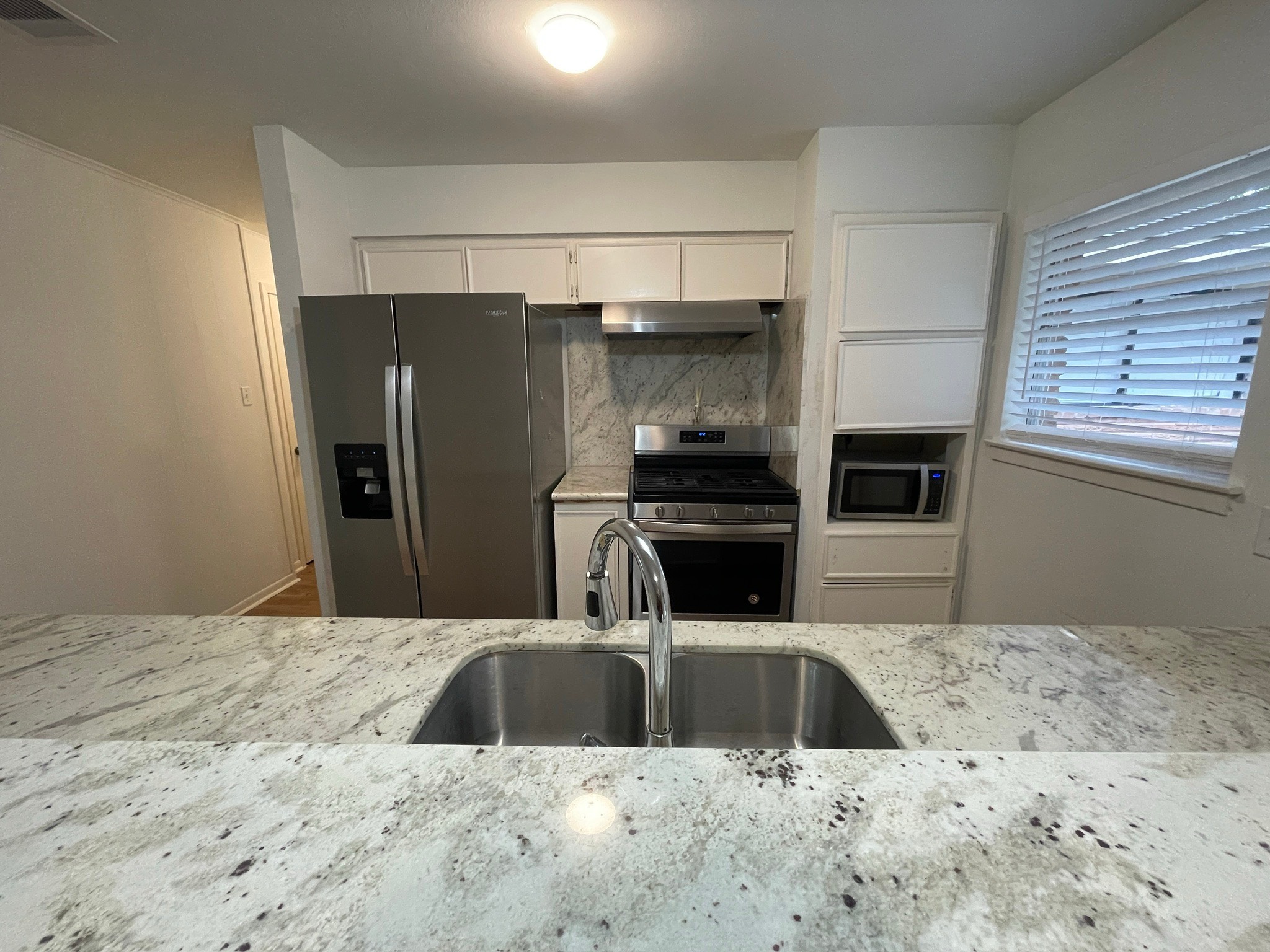 7219 Tanager Street Houston, TX 77074 - Photo 7 of 18